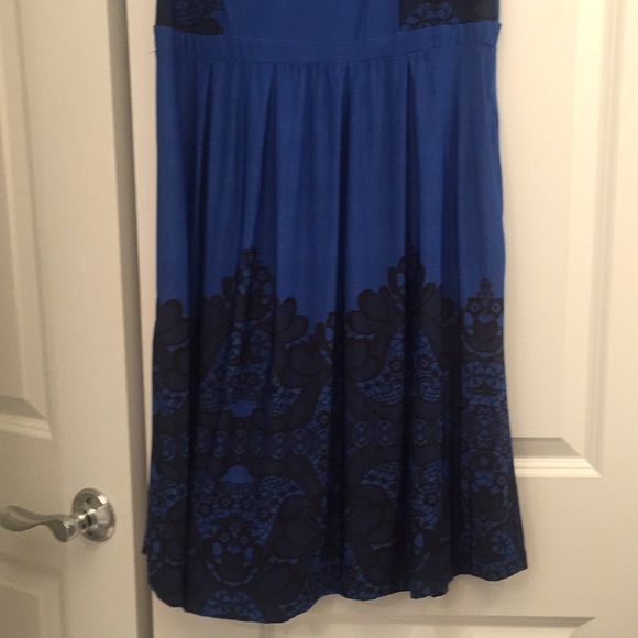 Blue dress. Lace print design - Picture 3 of 3